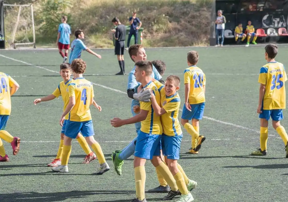 kids playing football